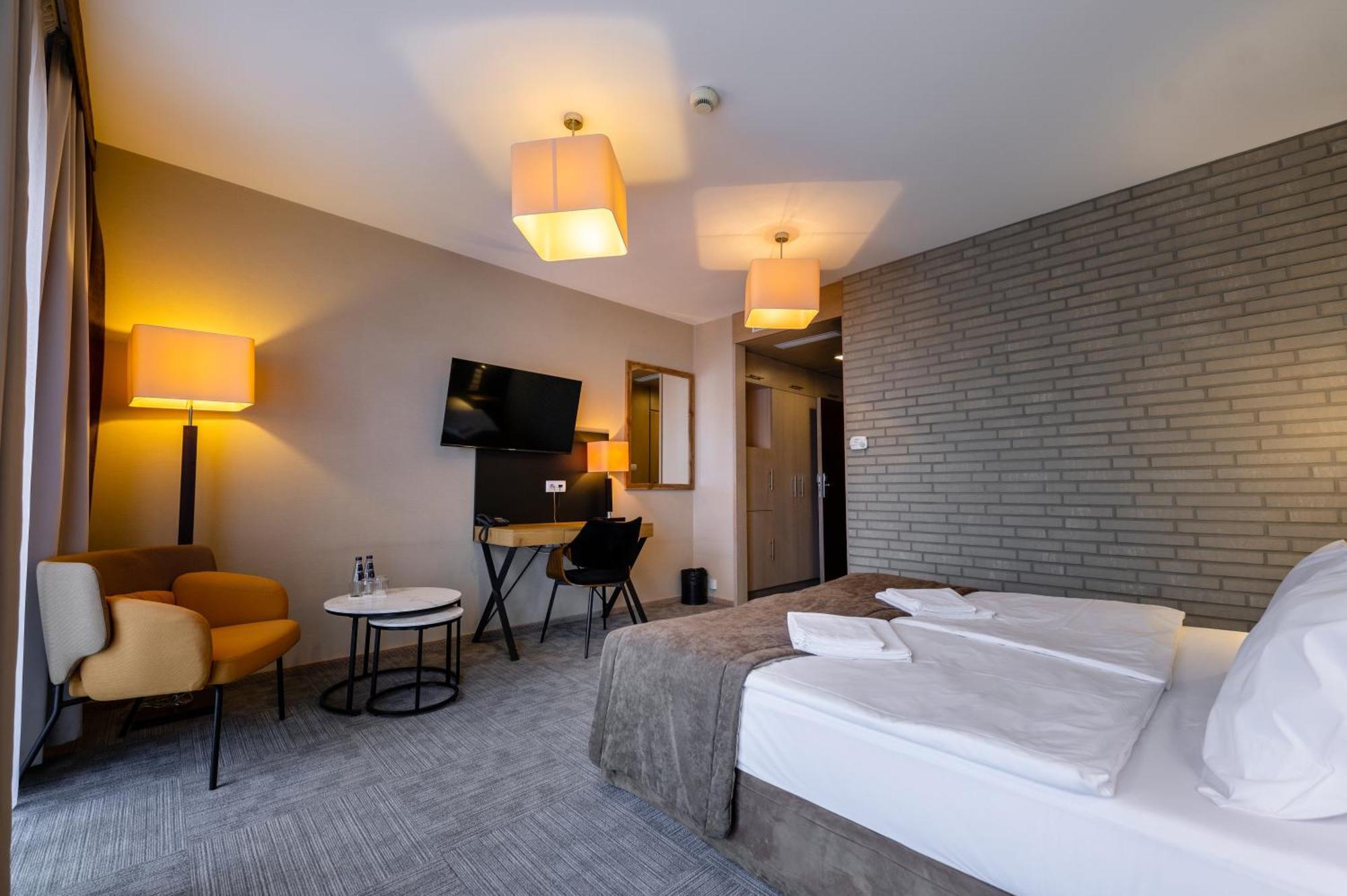 Hotel Alhar لوبلينييس المظهر الخارجي الصورة